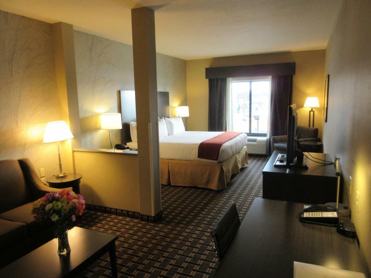 Holiday Inn Express & Suites Butler By Ihg Esterno foto
